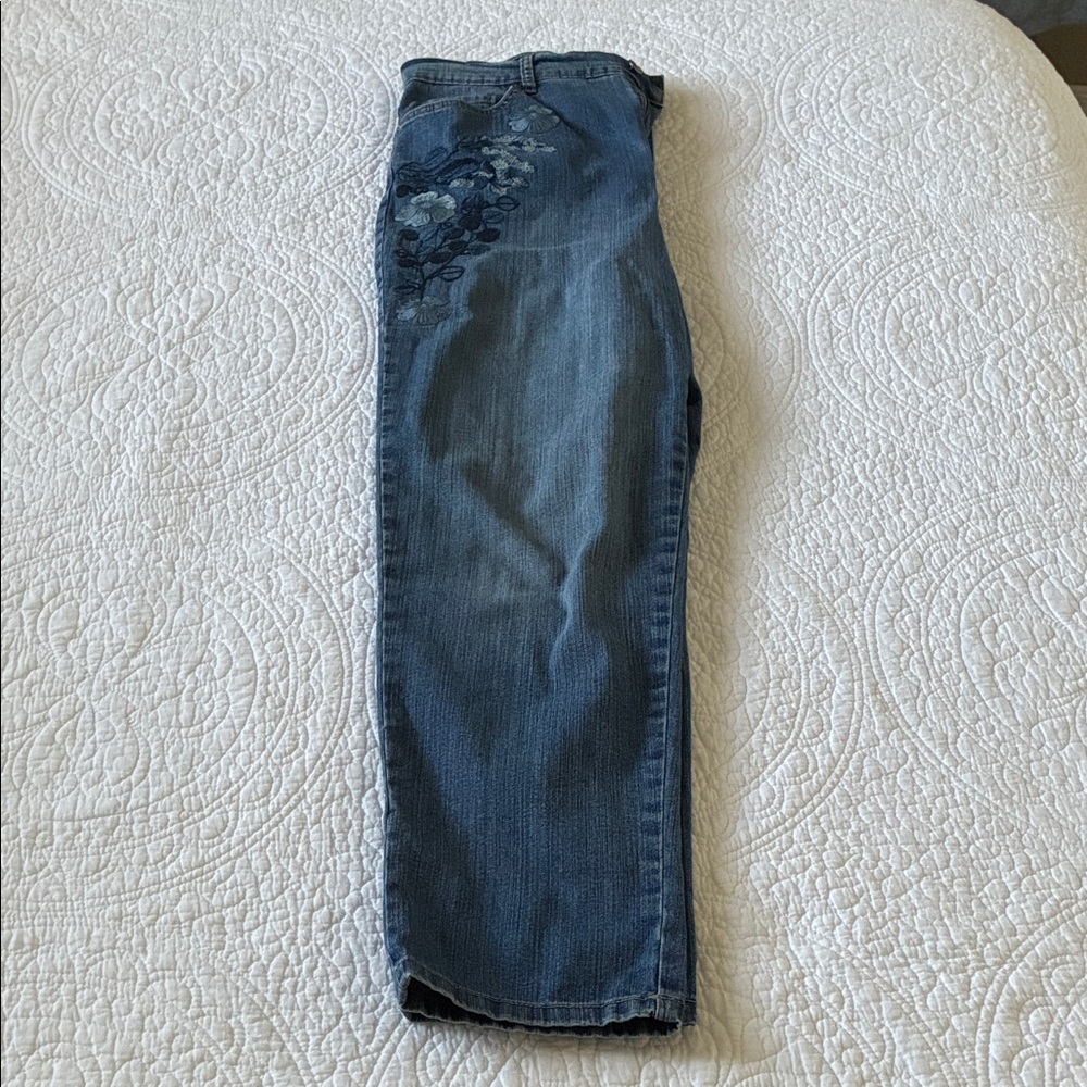 Gloria VanderbiltAll Around Slimming Effec Women's Blue Jeans with Floral Design